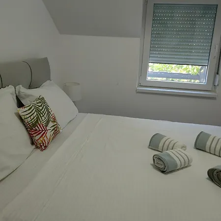 Apartment Holiday Апартаменты *